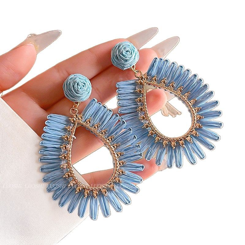 Dopamine hollowed-out straw woven ear studs for women, high-end vacation-style earrings, 2025 new bestsellers, colorful earrings and earrings Item Picture