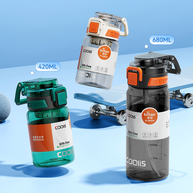 Simple and sporty plastic cups, high appearance level water cups, outdoor straw cups, Tritan large-capacity convenient water bottles for men and women Application Scenario
