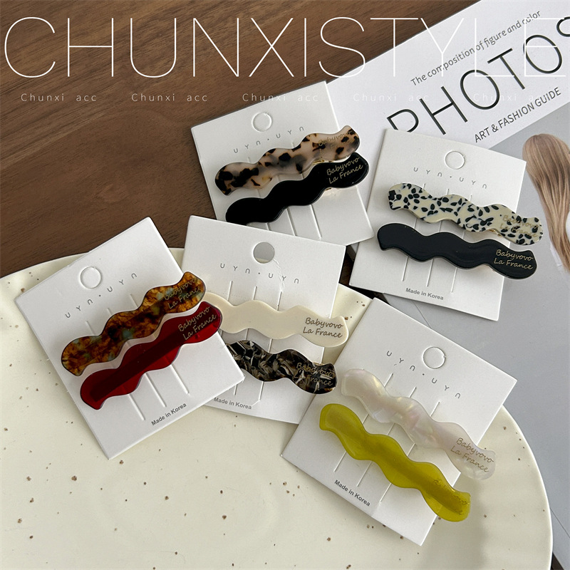 Korean acetic acid ins oxygen sweet girl's cute wavy duckbill side bangs hair clip Application Scenario