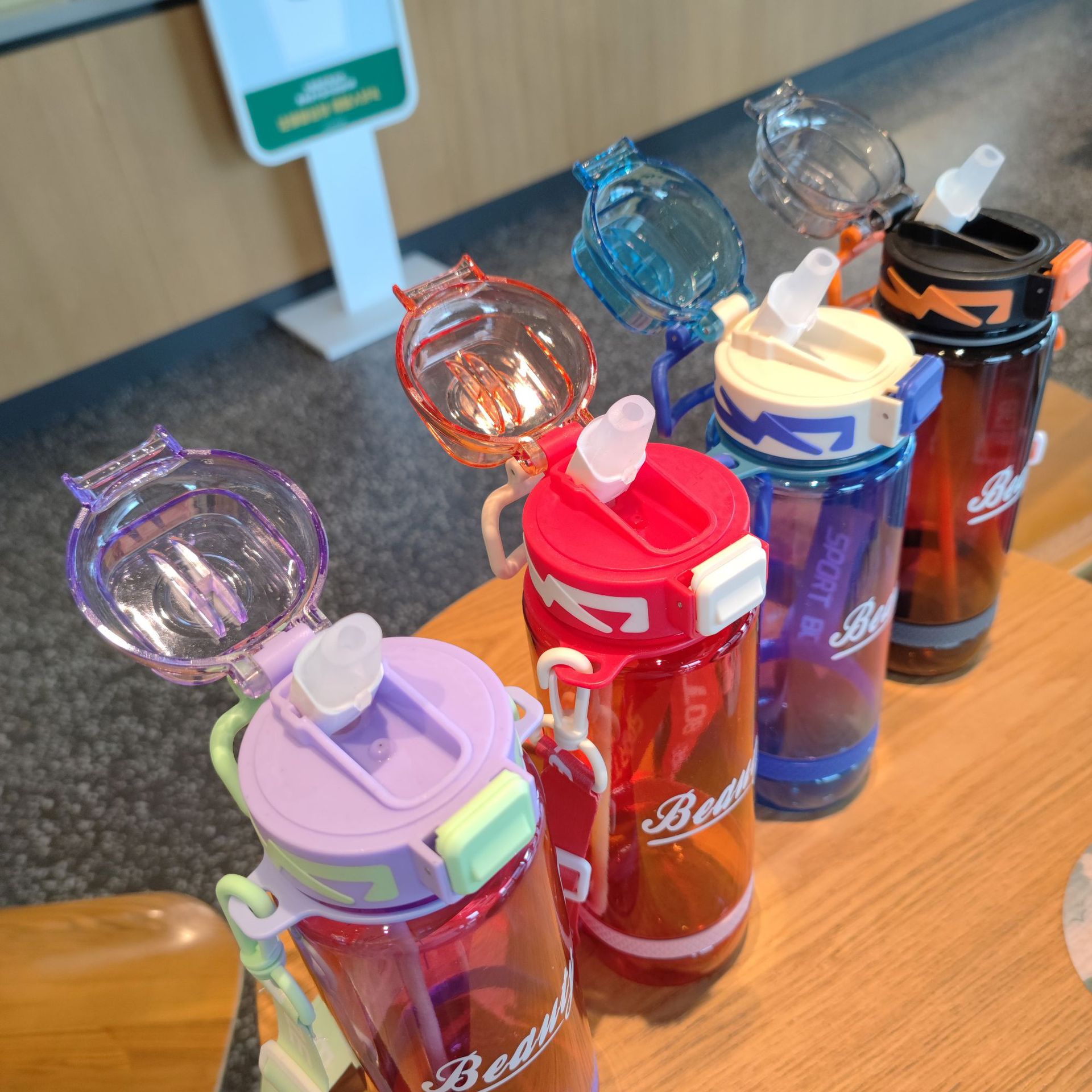 Large-capacity portable backpack, duckbill straw cup, plastic water cup, high appearance level, simple sports water bottle, student back-to-school season details Picture
