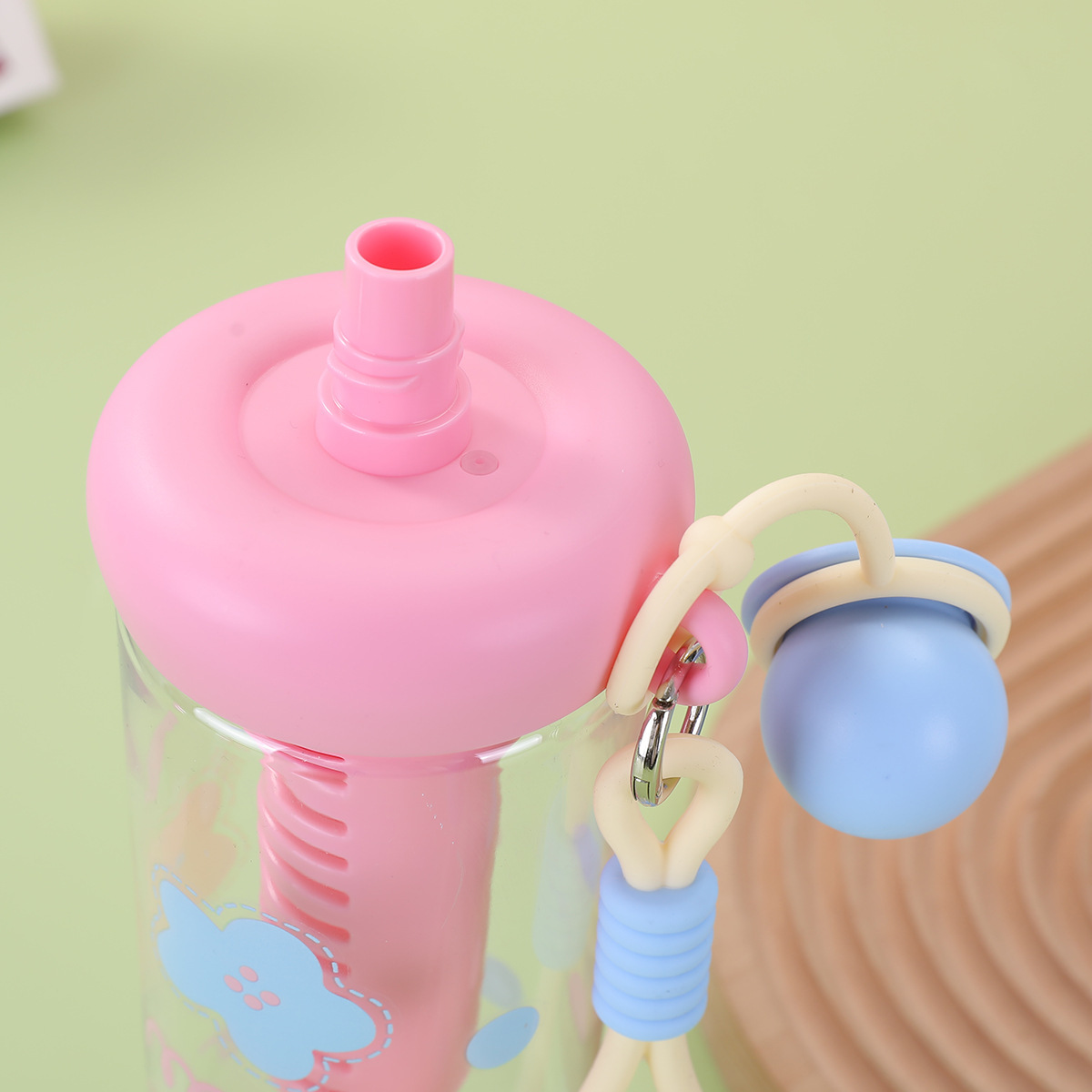 Plastic water cups with high appearance standards, large-capacity portable straw cups for girls, simple summer outdoor high-temperature resistant flower tea cups Application Scenario