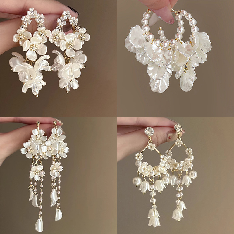 Jasmine Waterfall, a super fairy-like French retro flower zircon tassel earring, exudes a light luxury and high-end sophistication with a unique design style full figure