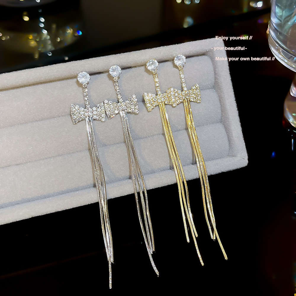 Light luxury, versatile, trendy bestsellers, fashionable and exquisite tassel earrings, niche high-end and elegant long bow earrings details Picture