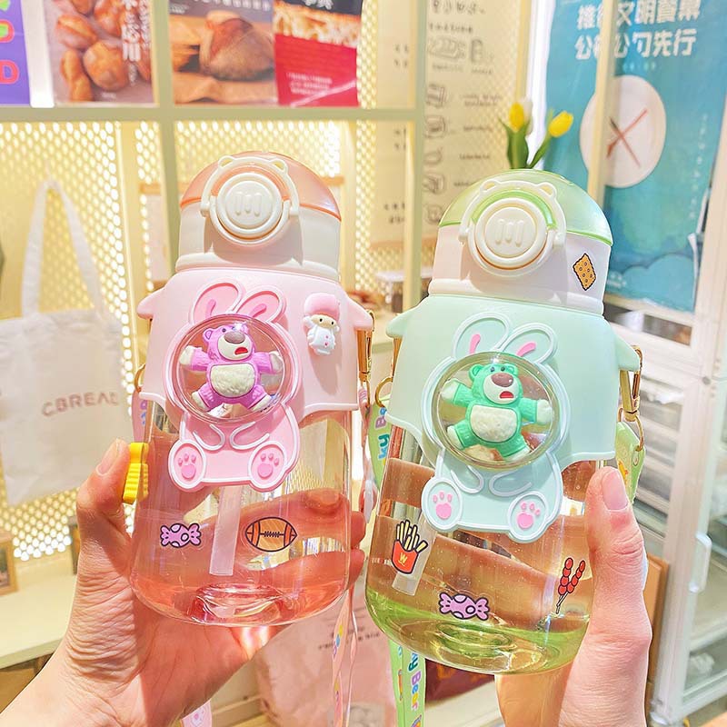 New children's plastic water cup for students to use at the beginning of the school year. Summer girls' cute slanted shoulder strap strawberry bear straw cup full figure