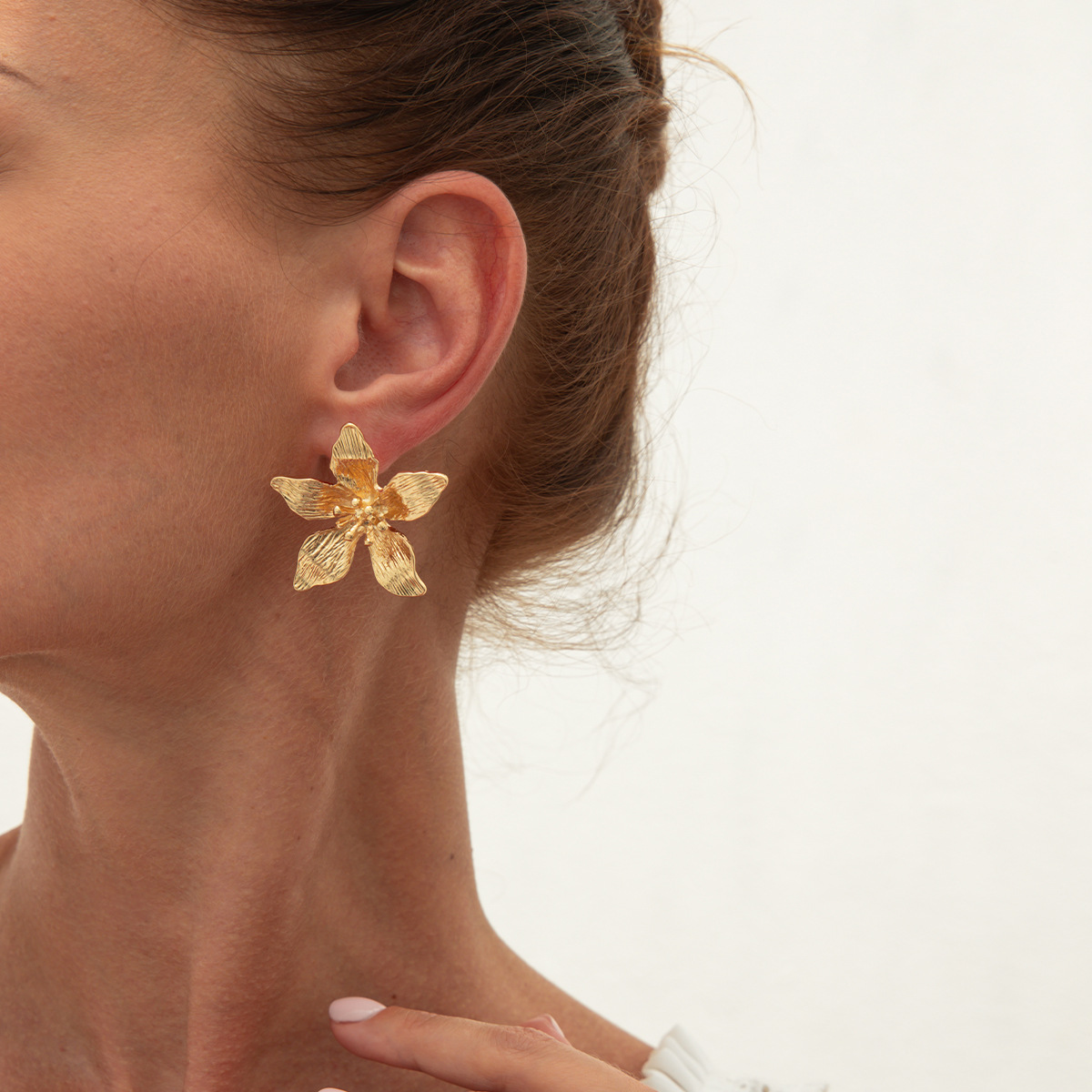 European and American earrings cross-border metal style geometric exaggerated earrings, simple flower bud design sense fashionable stud accessories Specification drawing