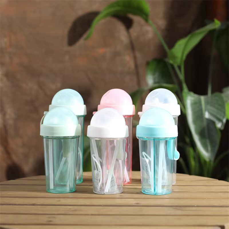 【 Customized Bestseller 】 Large-capacity lifting rope double drinking cup, double straw water cup, summer fresh plastic cup for outdoor use Application Scenario