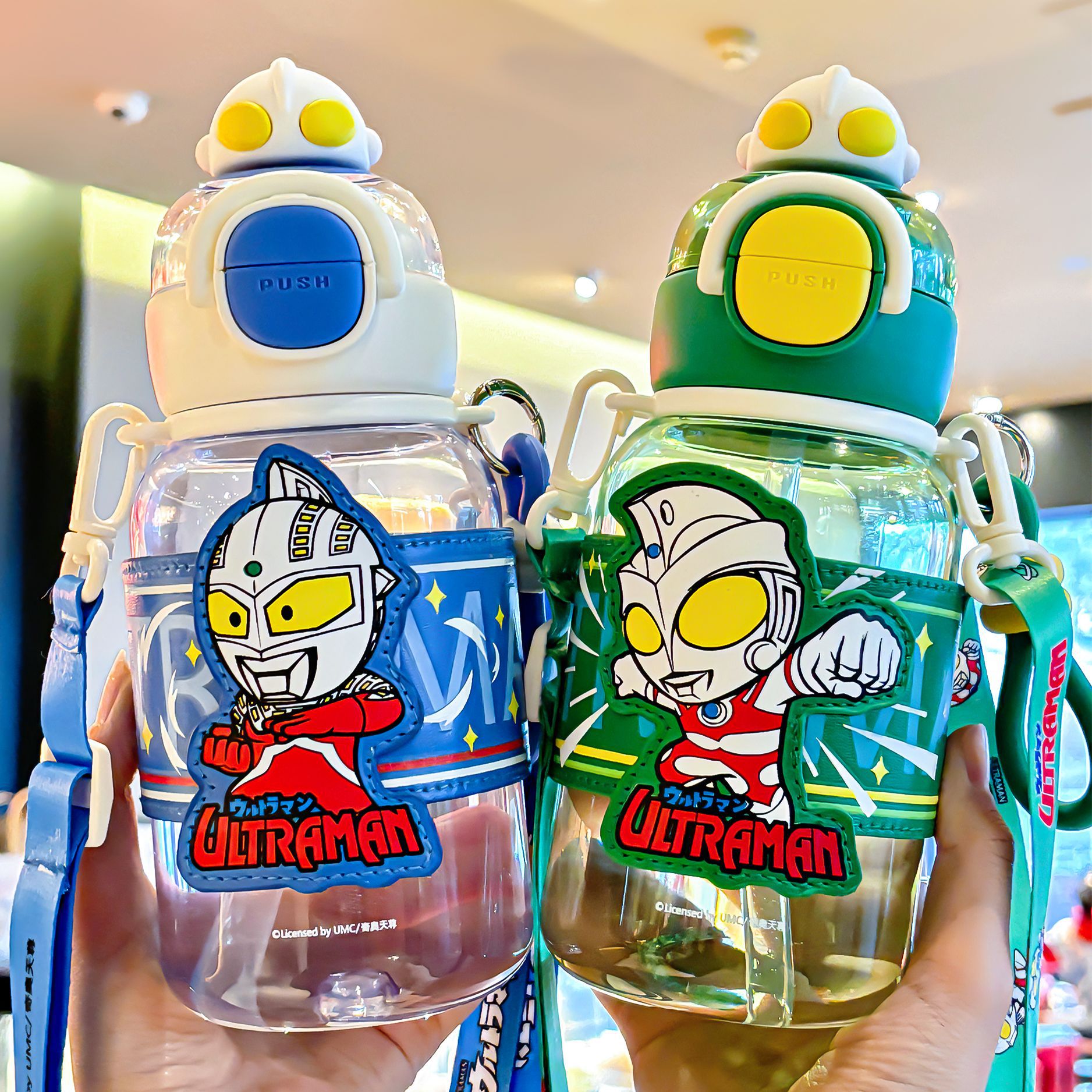 Ultraman official children's water cup, large-capacity straw cup for boys, convenient handle, cartoon double-drinking plastic cup full figure