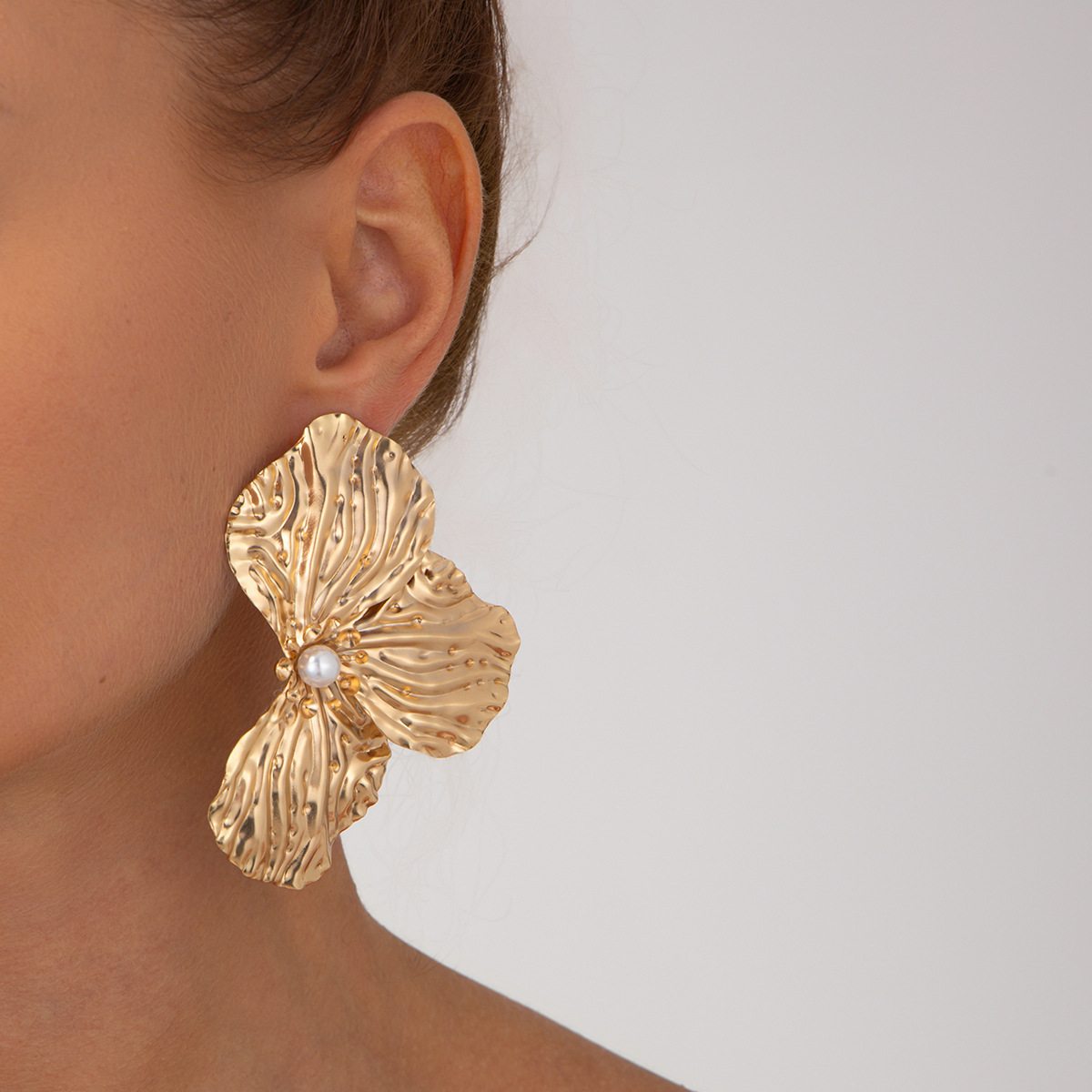 European and American ins design sense retro petal stud earrings for women cross-border exaggerated earrings three-dimensional pleated earrings accessory details Picture