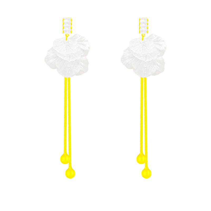 Sweet and fresh, super fairy petal earrings, high-end autumn and winter long tassel earrings, fashionable and elegant stud earrings for women Item Picture