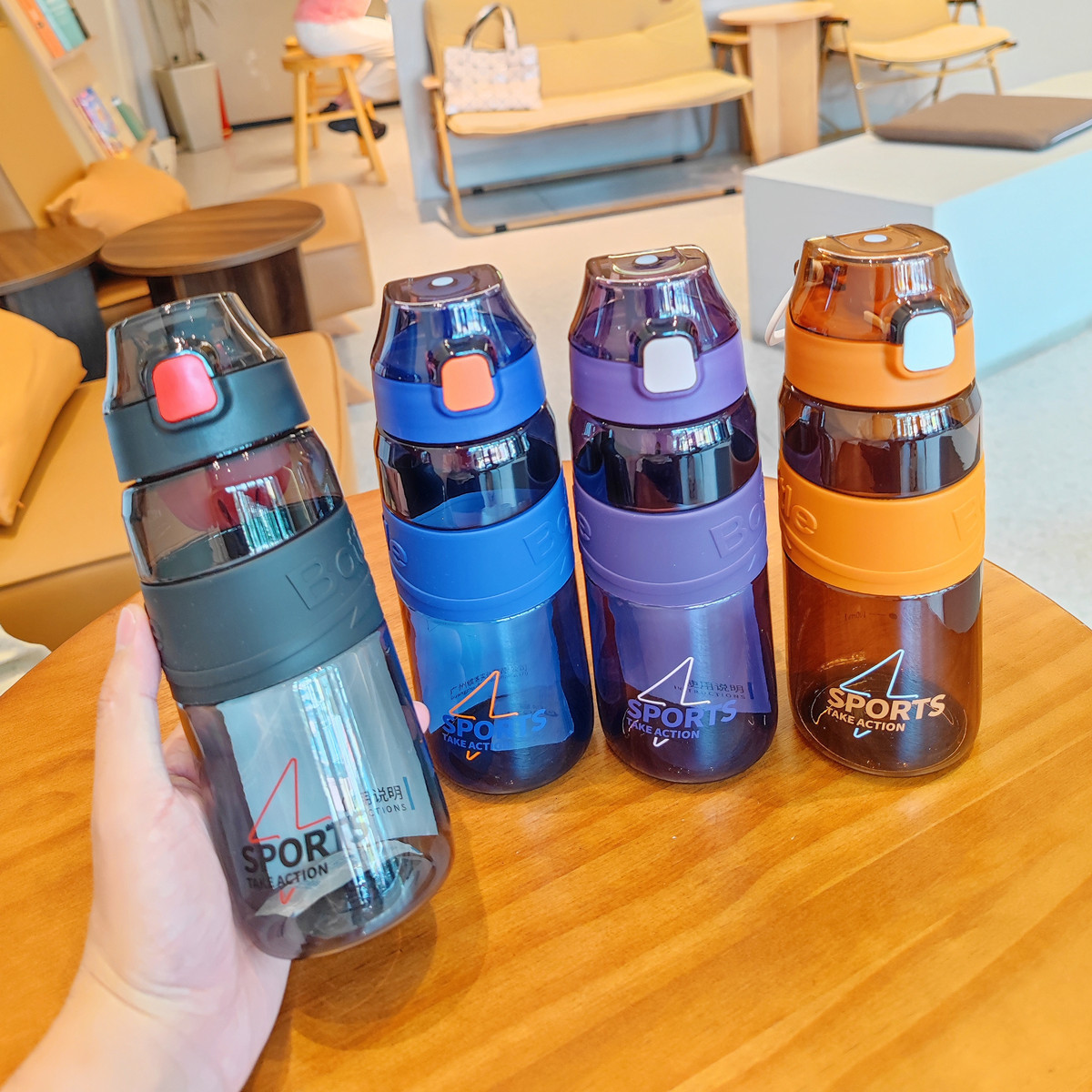 The sports plastic cup is simple and convenient for fitness. You can carry a graduated water cup to make tea. It is a fashionable fitness cup with a pop-up lid for direct drinking and a filter Specification drawing