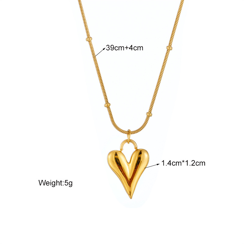 A minimalist chain, heart-shaped metal titanium steel, cold and versatile necklace with a fashionable, niche and high-end feel from Europe and America Application Scenario