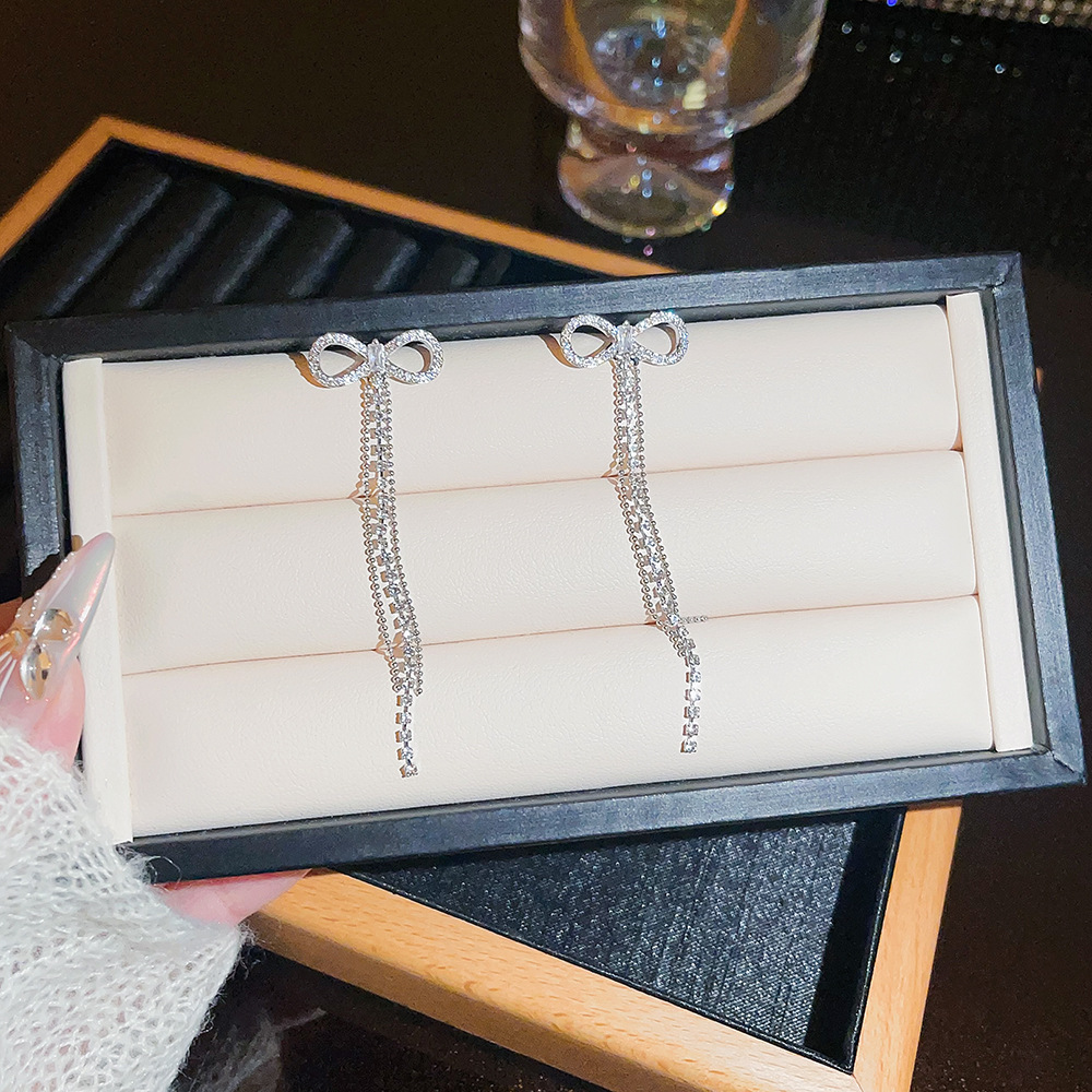 Fashionable and elegant bow tassel earrings, light luxury and high-end feel, long earrings, sweet and cool style, versatile stud accessories for women full figure