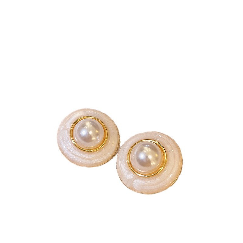 French pearl earrings for women, 2025 new style bestsellers, high-end ear studs, retro style, versatile and niche earrings for Internet celebrities Item Picture