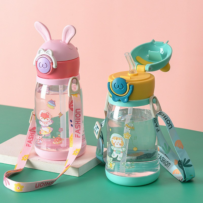Children's water cups, summer portable straw cups, summer cute plastic cups, primary school water bottles, boys carrying water cups, girls full figure