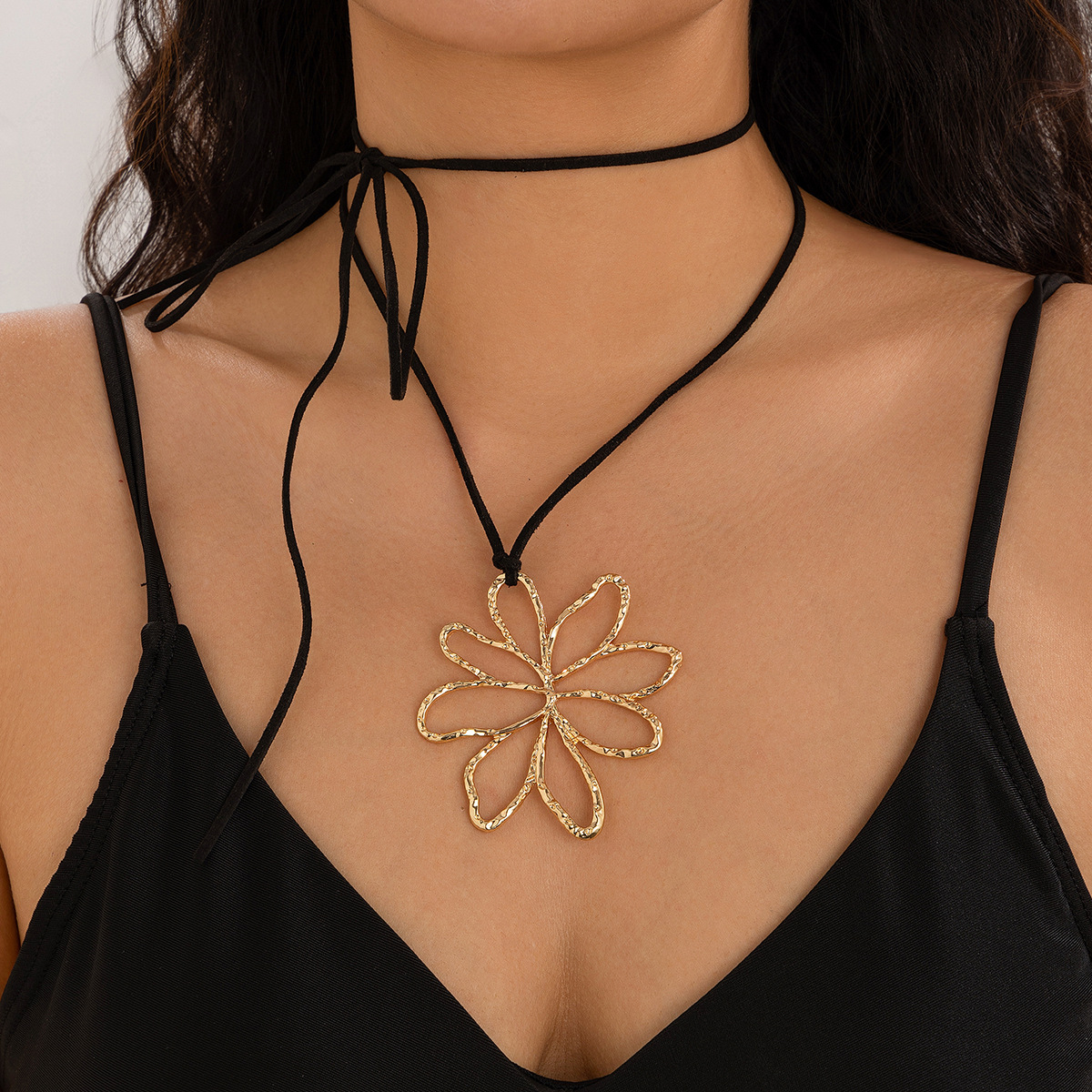 Cross-border foreign trade French versatile large flower choker lace-up multi-purpose necklace, European and American style retro floral collar details Picture