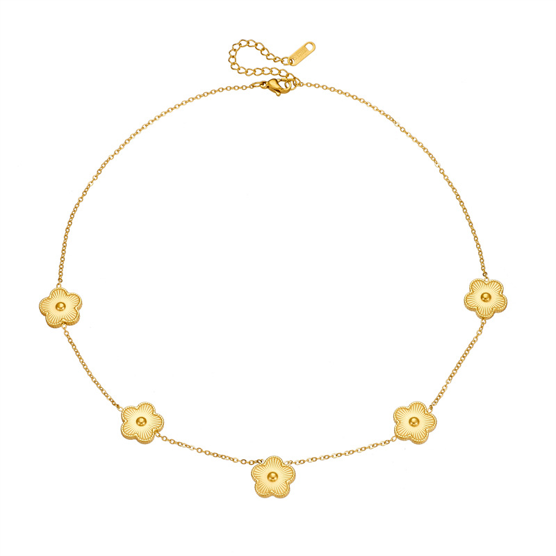 Korean version simple and fashionable commuting gold-plated striped five-petal flower accessory chain stainless steel jewelry necklace Item Picture