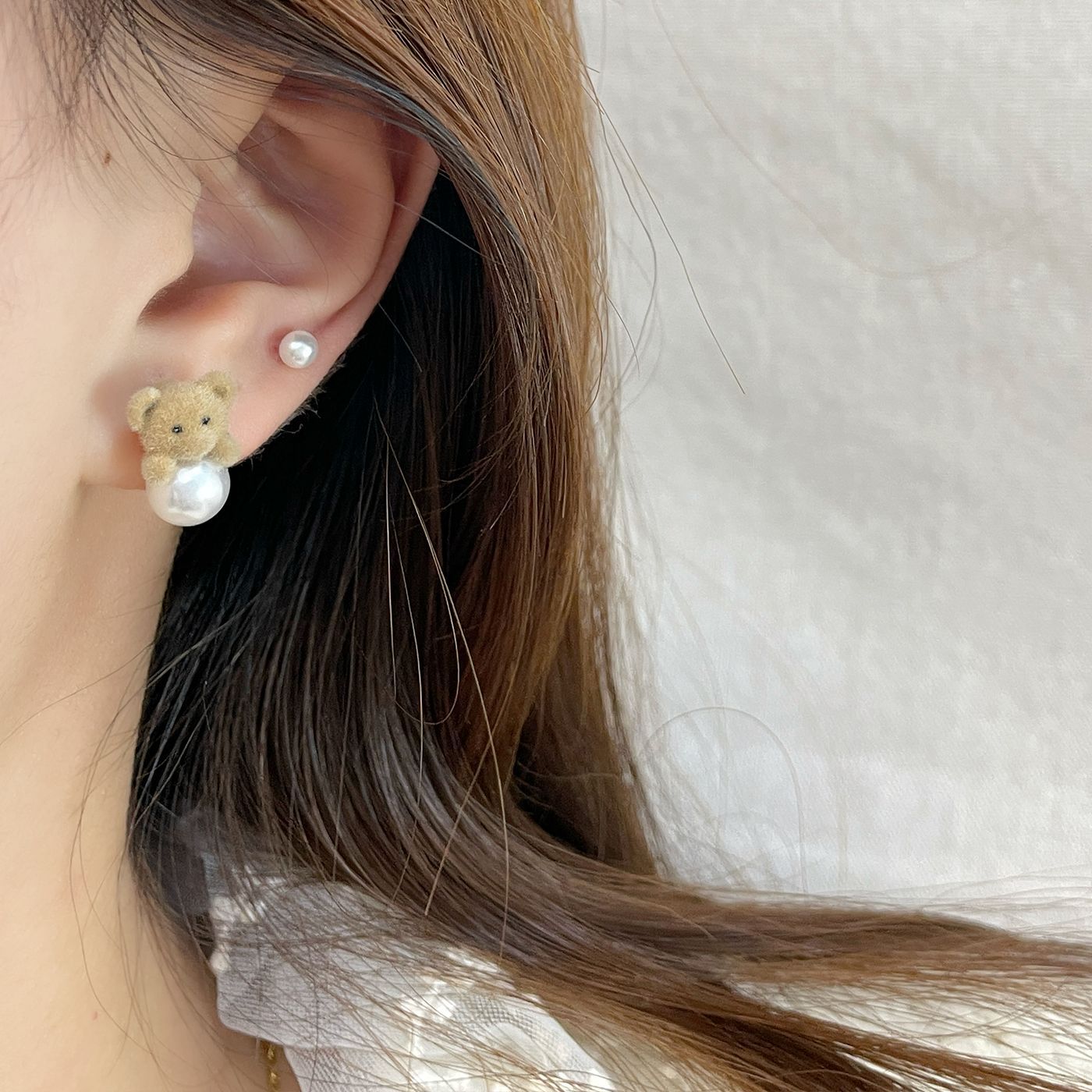 Coffee-colored plush bear pearl earrings for women, 925 silver needle, cute cartoon, sweet, exquisite and fluffy winter earrings details Picture