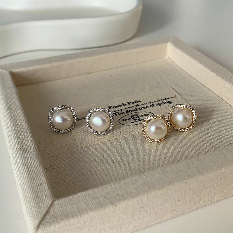 Xuhui brand exquisite and light luxury copper plated with real gold, zirconia 925 silver needle square pearl, fashionable and elegant stud earrings, earrings and pendants Application Scenario