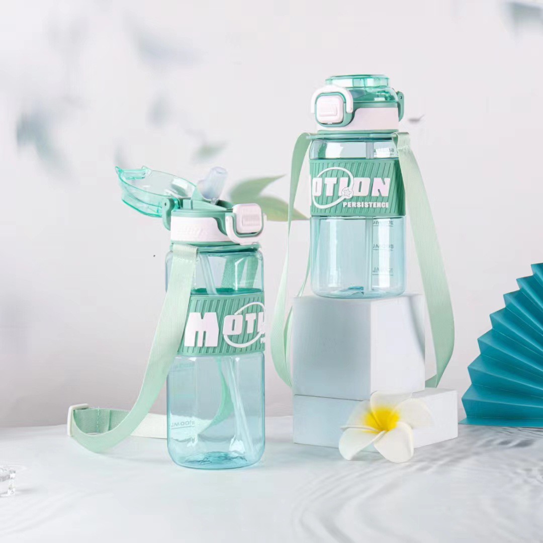 A 24-year bestseller with a high level of appearance, diamond-shaped student outdoor sports, large capacity, portable, hanging strap, elastic lid, straw, and plastic cup Application Scenario