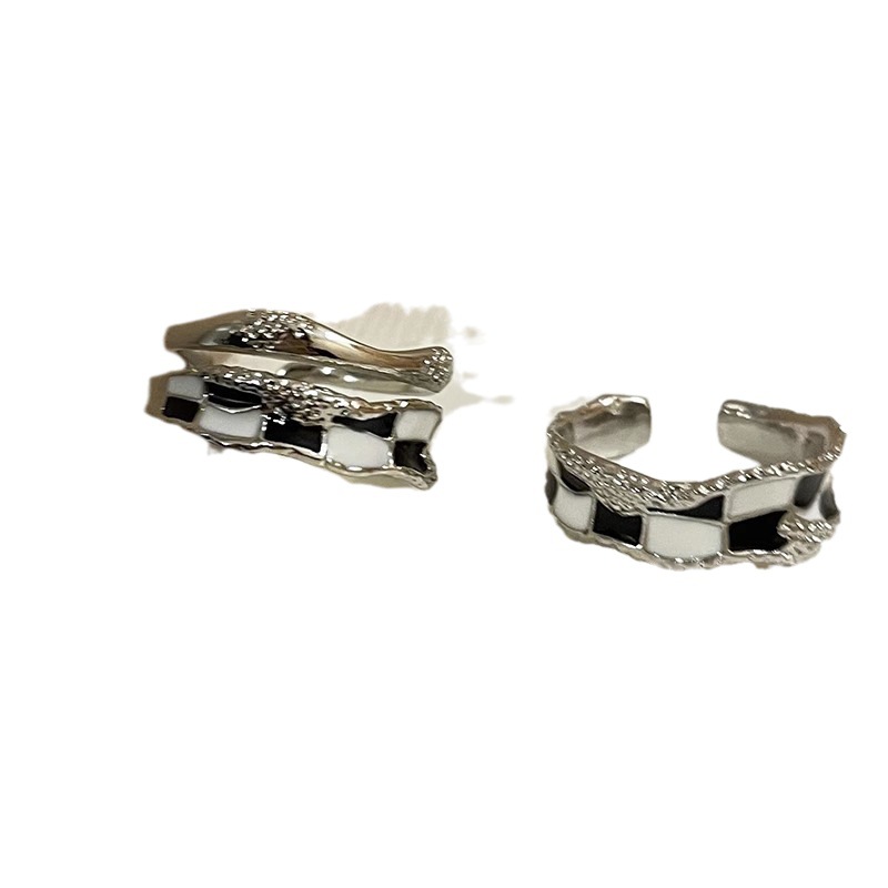 A new women's index finger ring with a retro and unique checkerboard pattern and glazed drip pattern, featuring a light luxury and niche design with a high-end feel Item Picture
