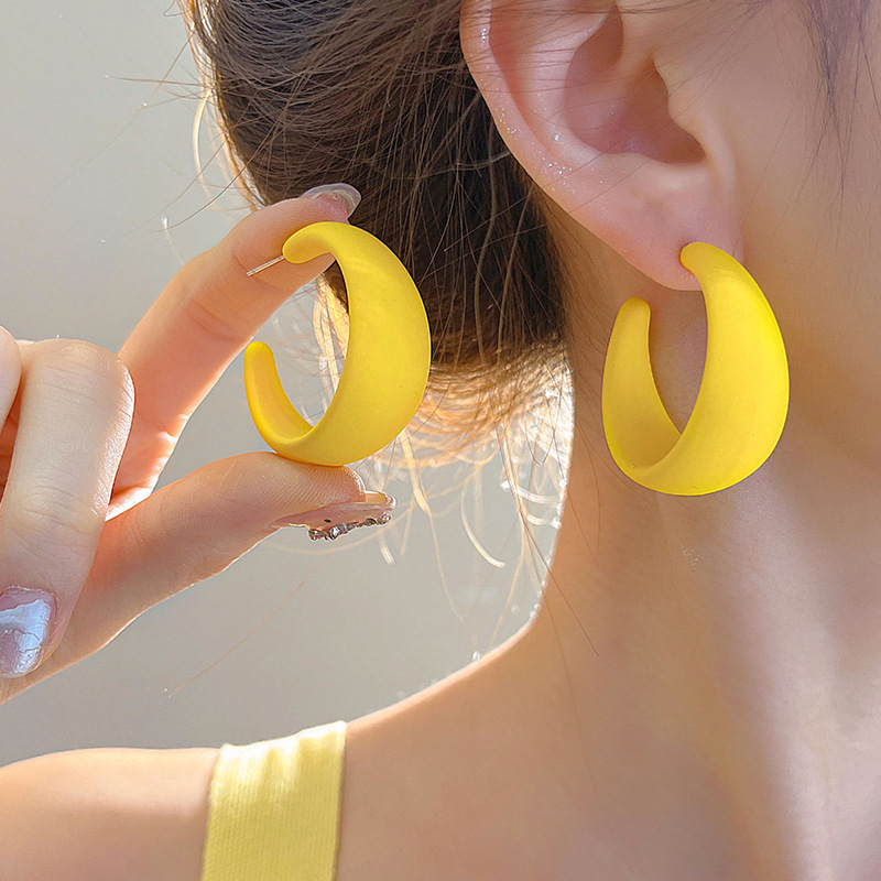 Yellow-toned gentle and elegant earrings for women, 2025 new style, high-end, niche and versatile stud earrings, trendy design style earrings Application Scenario