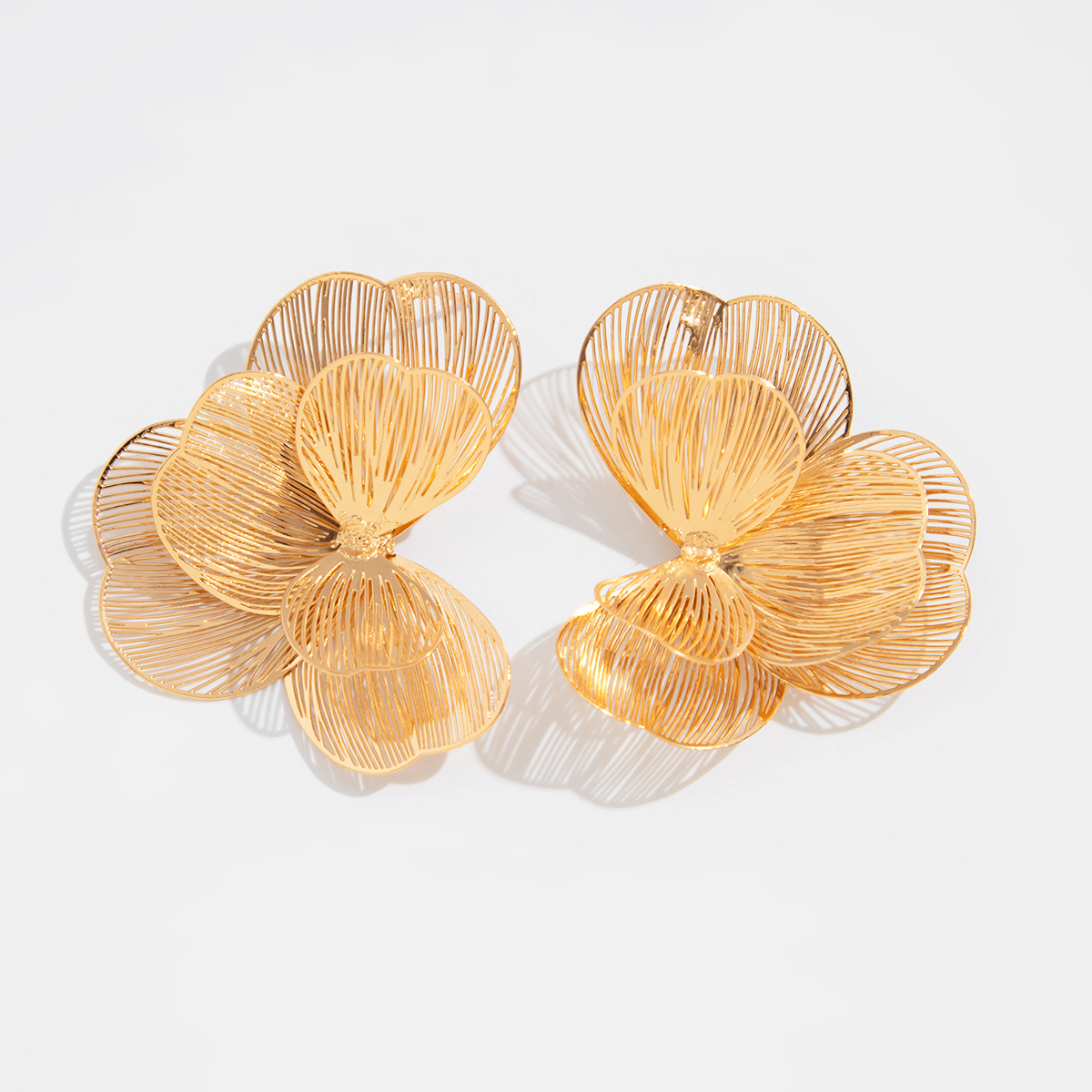 European and American cross-border petal retro earrings liquid metal ginkgo leaf simple stud earrings, women 's niche flower earrings Item Picture