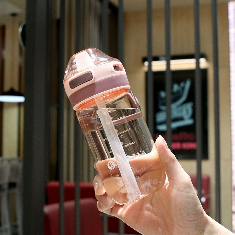 The Celiya water cup is suitable for adults and pregnant women. It features a simple outdoor sports rope, straw, high-temperature resistant plastic cup and is sealed Application Scenario