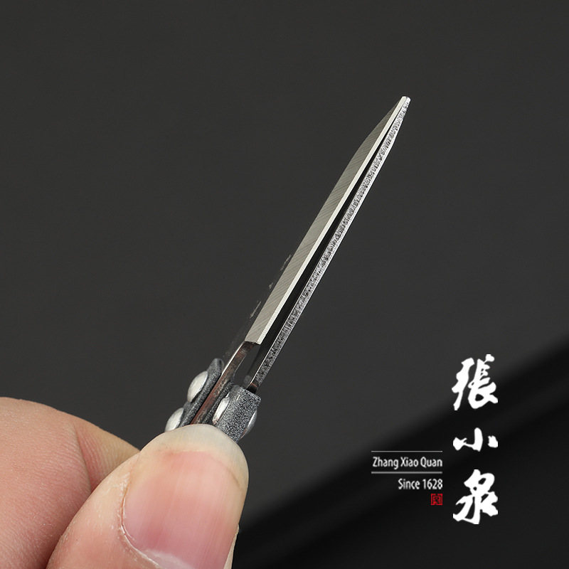 Zhang Xiaoquan scissors, small yarn shears, thread trimming, large industrial clothing sewing, U-shaped cross-stitch special 448S Application Scenario