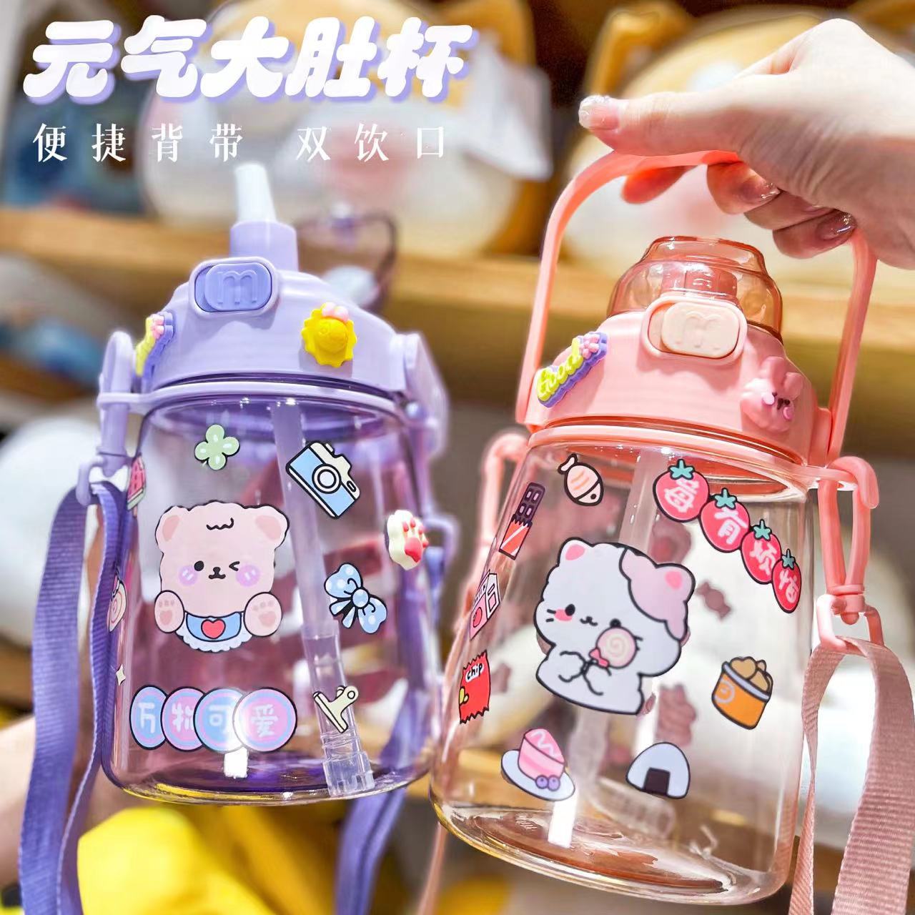 The popular large-belted cup has a large capacity and high appearance level. It is a children's plastic water cup, a portable summer water bottle, and a student straw cup water bottle details Picture