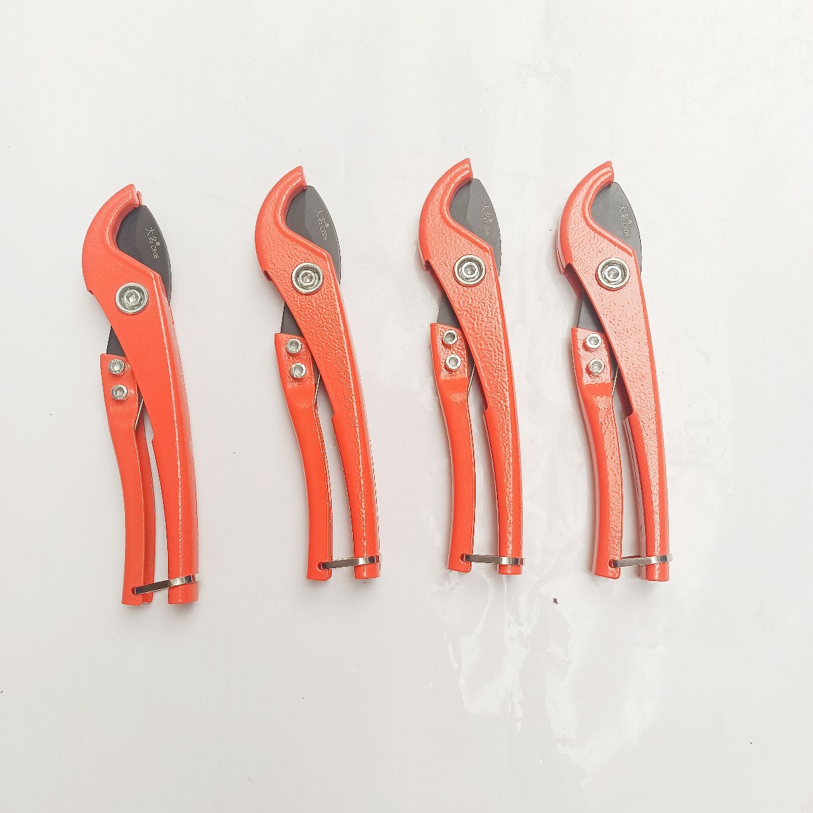 Linyi Hardware Daming C608PVC Pipe Cutter Portable, labor-saving and fast pipe cutter, all-steel PPR water pipe scissors details Picture