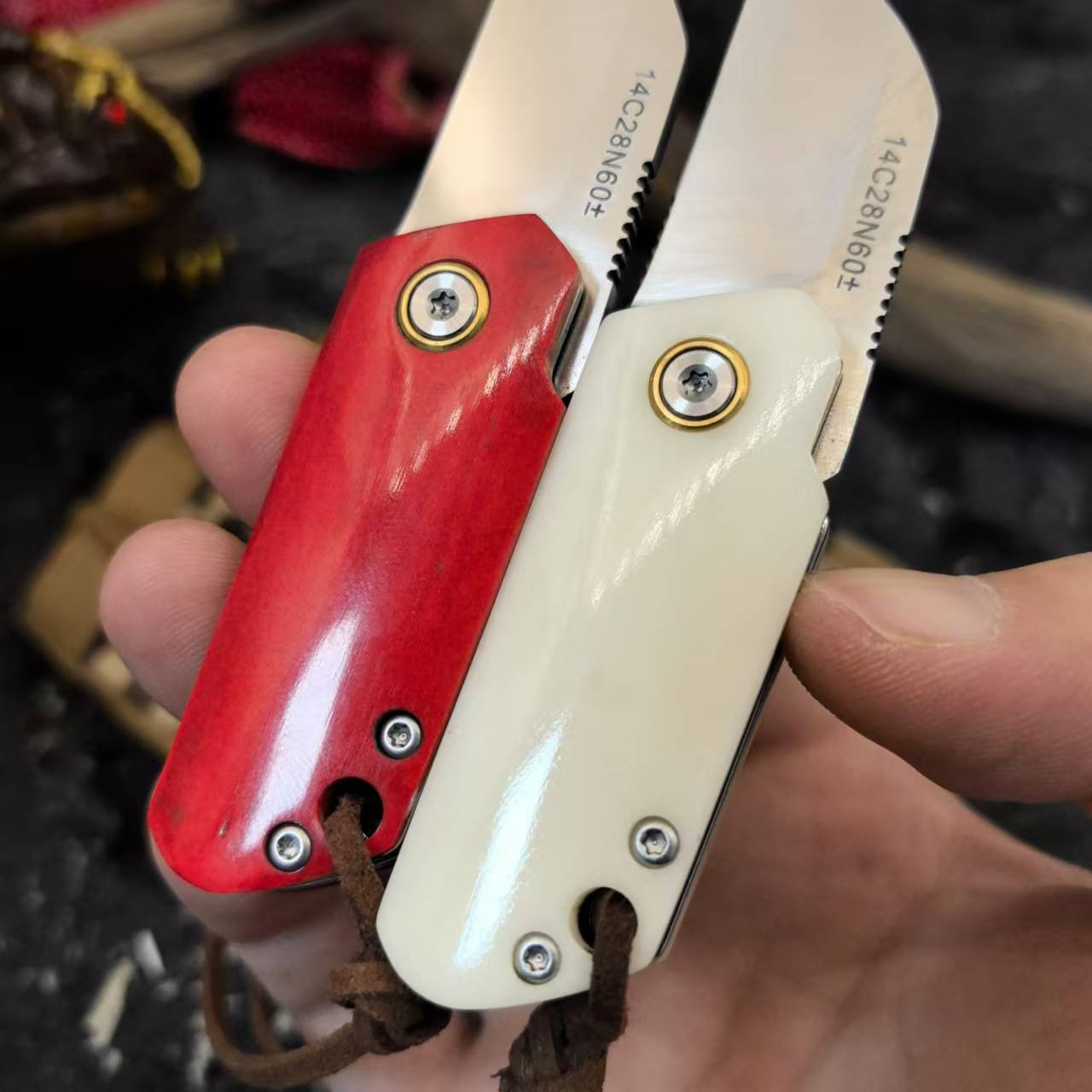 Sandvik Steel Cloud Bean Outdoor portable folding high-hardness keychain Mini sharp folding knife Application Scenario