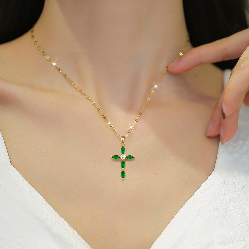 【 Titanium Steel 】 Light luxury style, luxurious full diamond cross necklace, versatile collarbone chain for female Internet celebrities, titanium steel chain details Picture