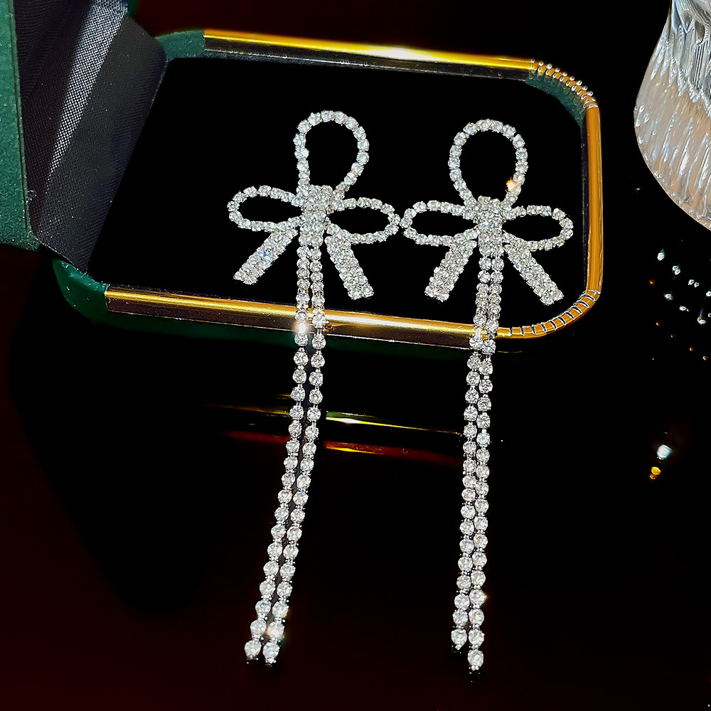 European and American retro, simple, exaggerated and high-end long tassel earrings, geometric exquisite, individual and super fairy-like bow earrings Application Scenario