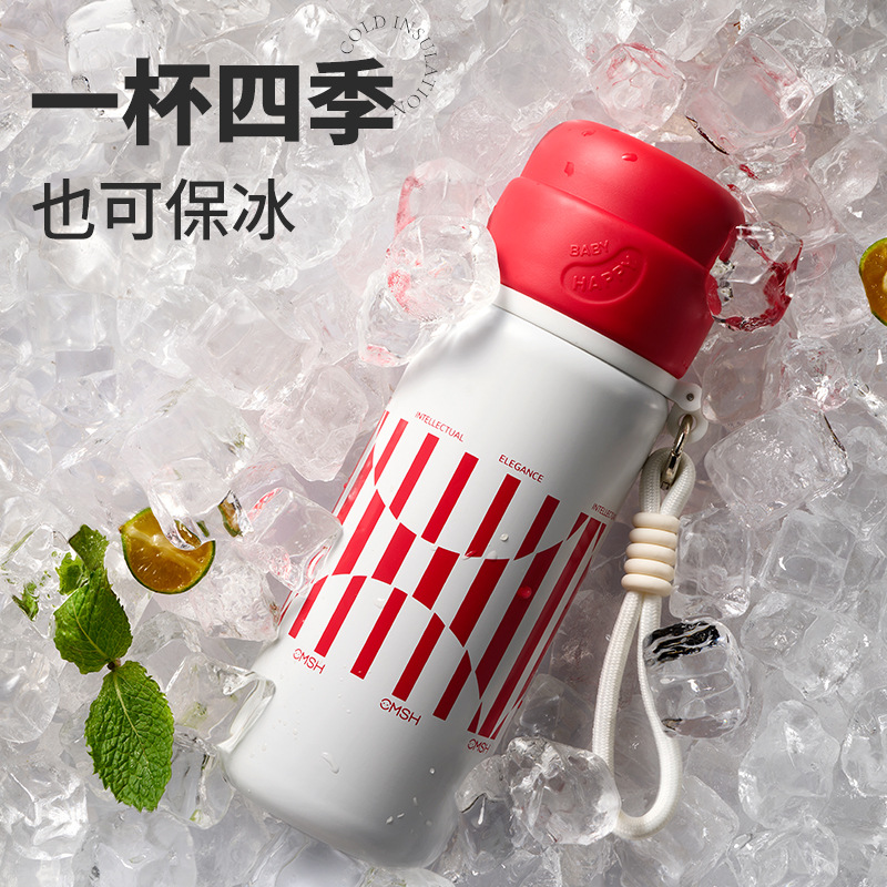 The simple checkerboard insulated cup is portable and comes with a simple student drinking cup. It has a high appearance level and a lid for pouring water full figure