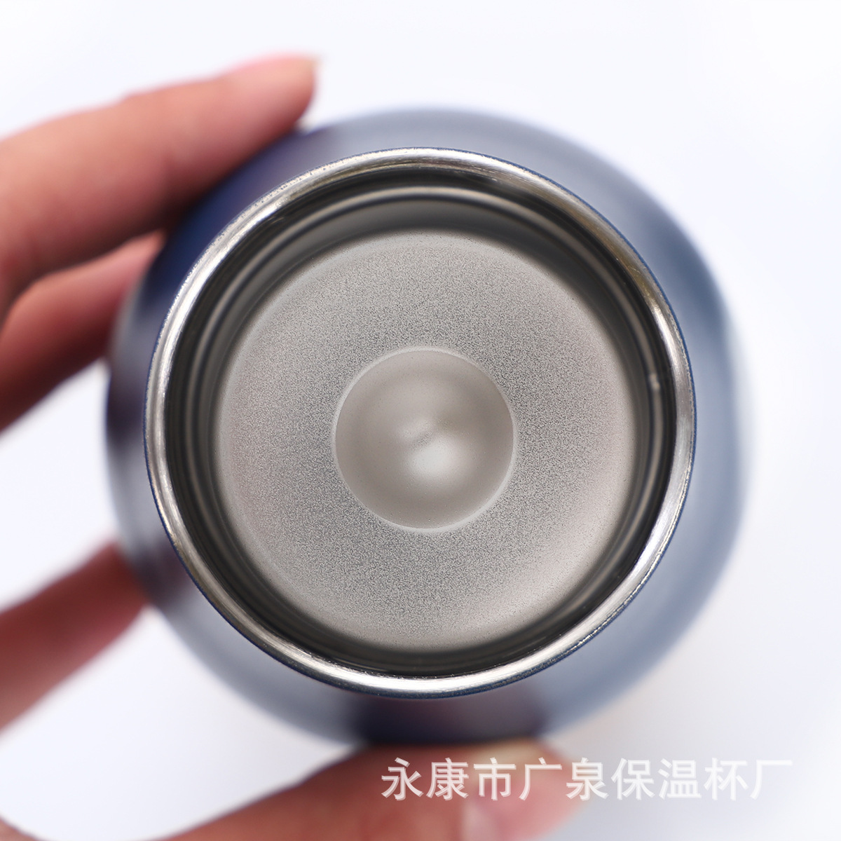 New bamboo-bottomed sports bottle, wide-mouthed sports bottle, double-layer stainless steel sports water cup, handle cover, insulated cup Application Scenario
