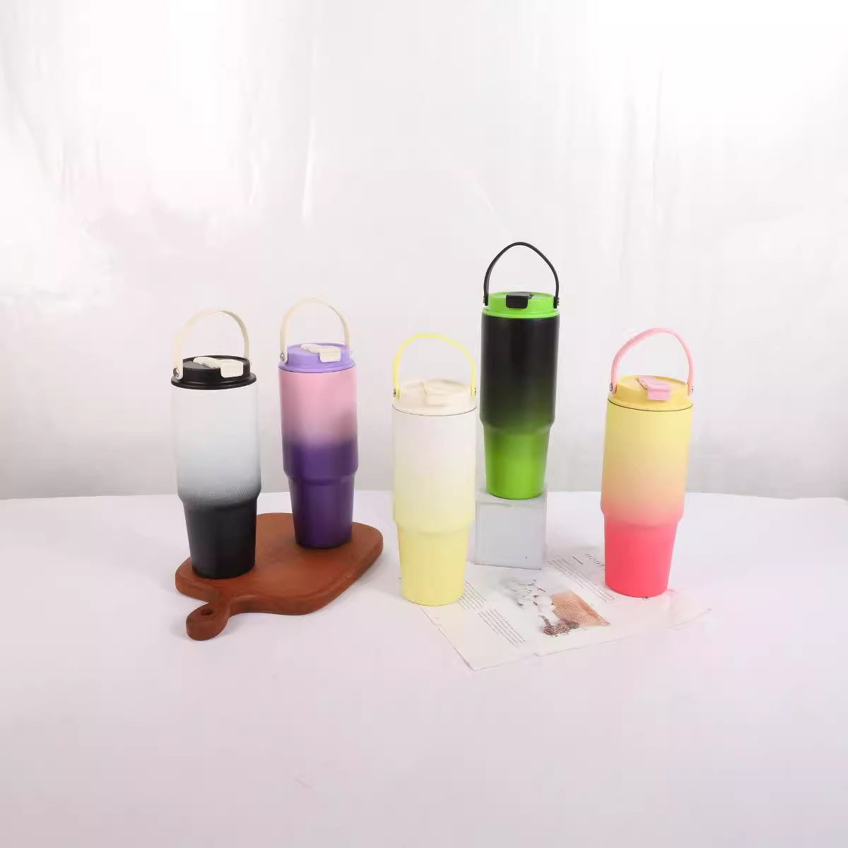 Cross-border 30oz car cup, large-capacity double-drinking straw cup, portable gradient hand-held car cup, outdoor sports water cup details Picture