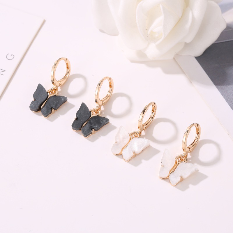 New Korean version earrings: Fashionable, colorful acrylic butterfly earrings and pendants, fresh, sweet and multi-colored ear buckles and earrings Application Scenario