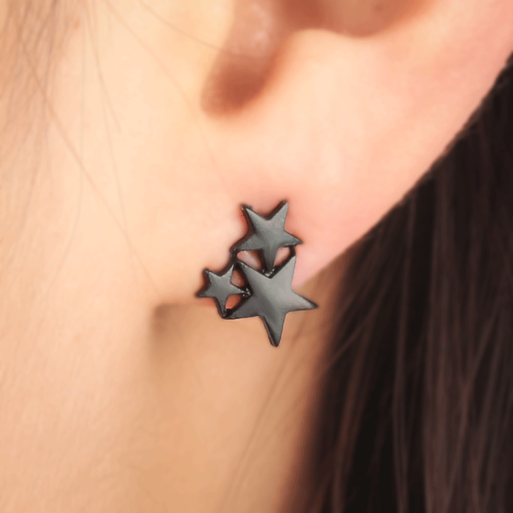 The new Korean version geometric stud earrings are creative, versatile, cute and sweet. The five-pointed star earrings are fashionable alloy earrings and women's accessories full figure