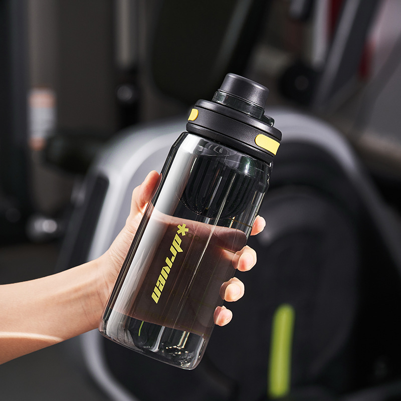 Summer simple sports water cups for men and women with high appearance standards, heat-resistant portable cups with tea strainers, custom-made plastic cups with silk-screen printing Application Scenario