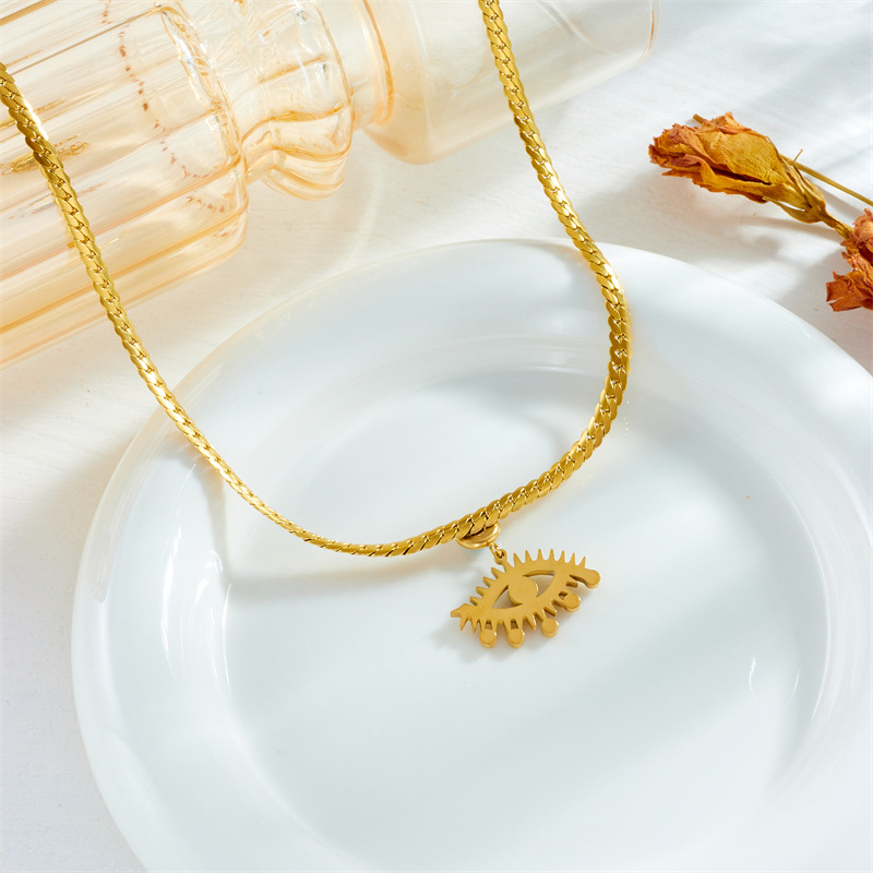 European and American fashion, light luxury, retro diamond-encrusted eye pendant, titanium steel collarbone chain, simple and versatile twist chain necklace details Picture