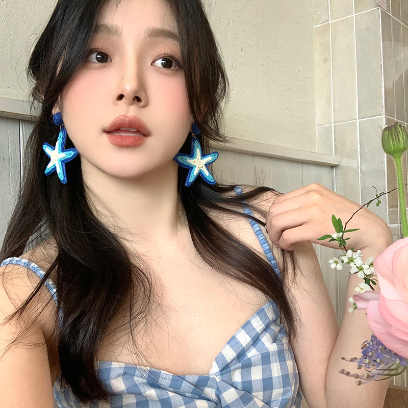 Spring and summer vacation style blue starfish earrings for women, light luxury, niche and high-end style earrings, elegant and grand stud earrings Specification drawing