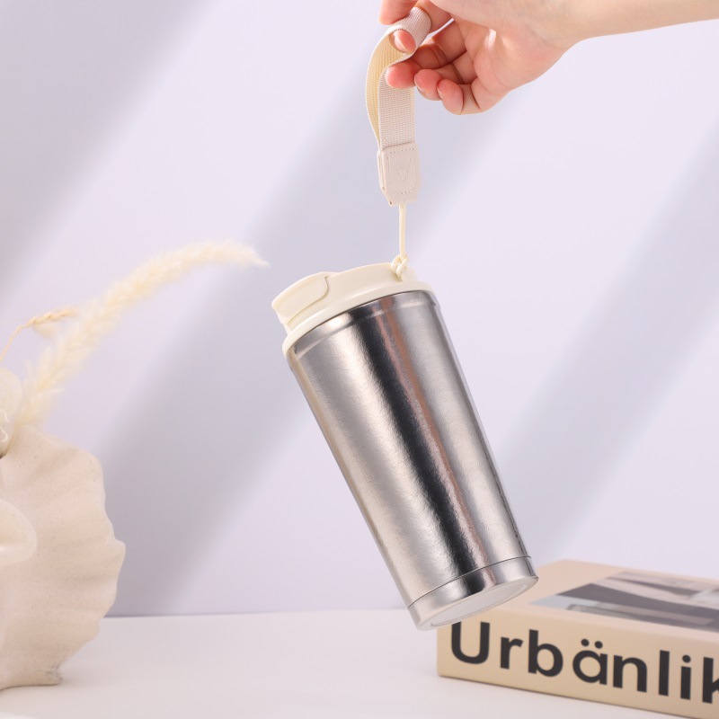 Light luxury pure titanium women's coffee cup, outdoor portable straw cup, car insulated cup, vacuum titanium cup with handle rope Application Scenario
