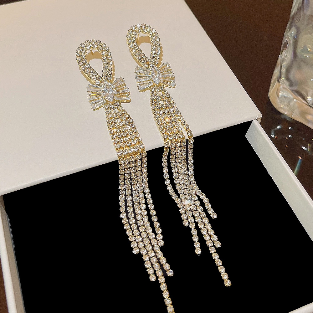 Wholesale of cross-border fashion exaggerated bow tassel earrings and accessories for women, with a light luxury and high-end feel, and a cold style Application Scenario