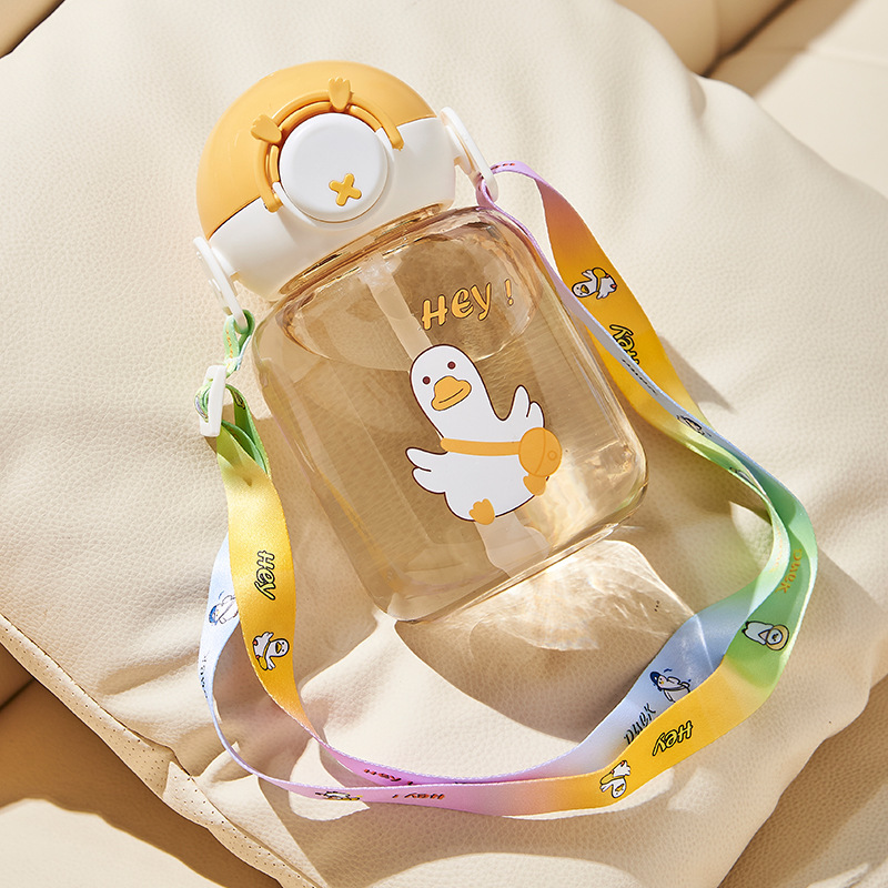 Fuxing children's straw cup, cute plastic cup, cartoon water cup, anti-drop and leak-proof cup, outdoor portable pop-up lid water bottle Application Scenario