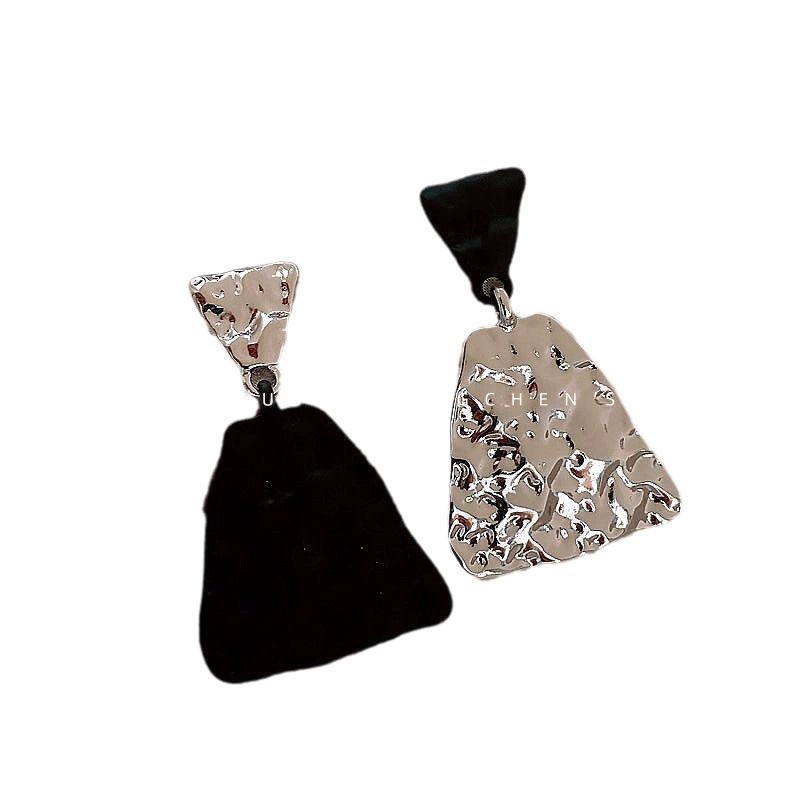 New Chinese-style pipa earrings, women's high-end and light luxury style stud earrings, 2024 new traditional Chinese style unique tassel earrings Item Picture
