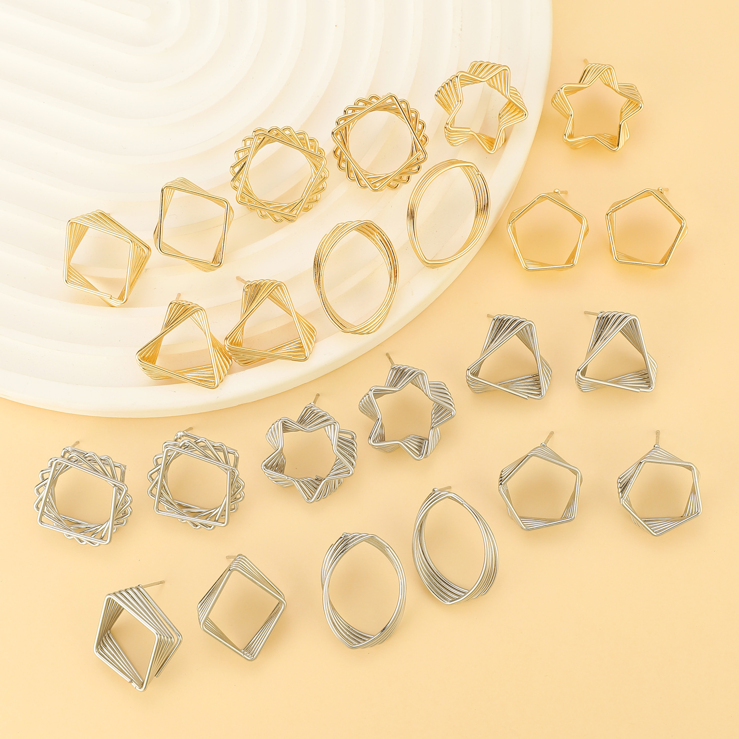 European and American simple, exaggerated, personalized, irregular vortex geometric earrings, women's personalized, twisted line stud earrings, cross-border earrings Application Scenario