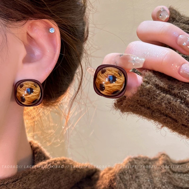 High-end autumn and winter leopard print ear studs, unique women's earrings, autumn and winter ear rings, 2024 new fashion bestsellers, light luxury earrings Specification drawing