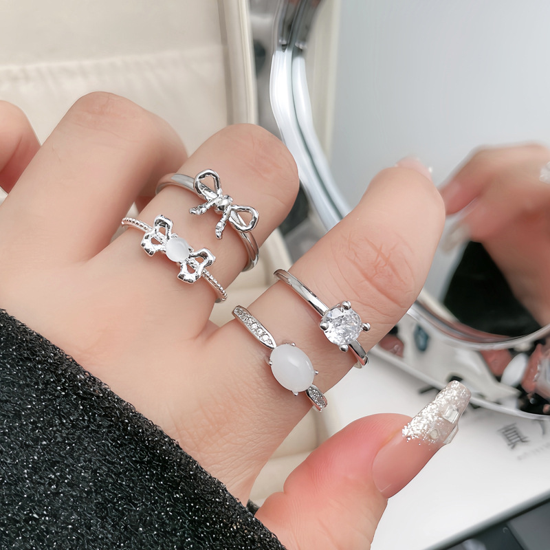 A unique plain ring with an irregular bow and an open ring, exuding a high-end feminine charm, a niche and cold style, and a simple food ring Specification drawing