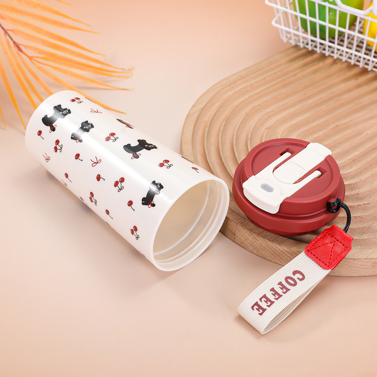 New large-capacity portable plastic cup, men's and women's outdoor sports dual-drinking coffee cup, car large-capacity straw cup Specification drawing