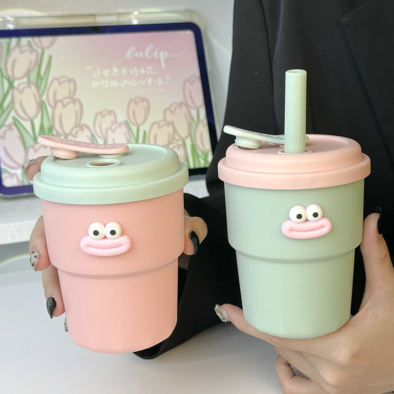 Sealed and leak-proof plastic cup with straw, water cup, new plastic feng shui cup for female office workers, high-temperature resistant sticker full figure